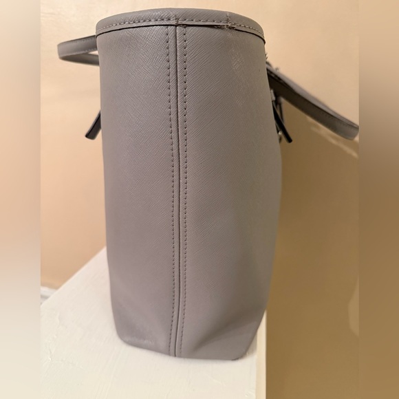 Michael Kors Jet Set Medium Lt Grey Carryall Tote Saffiano Leather EUC - Picture 5 of 17